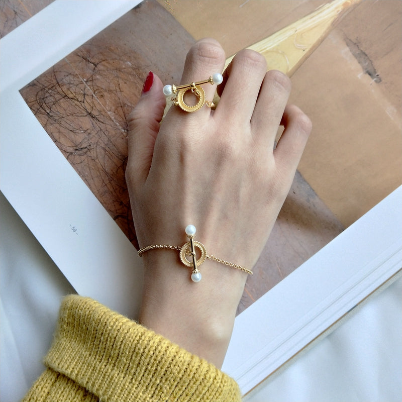 Women's Pearl Clasp Bracelet – Gold Tone
