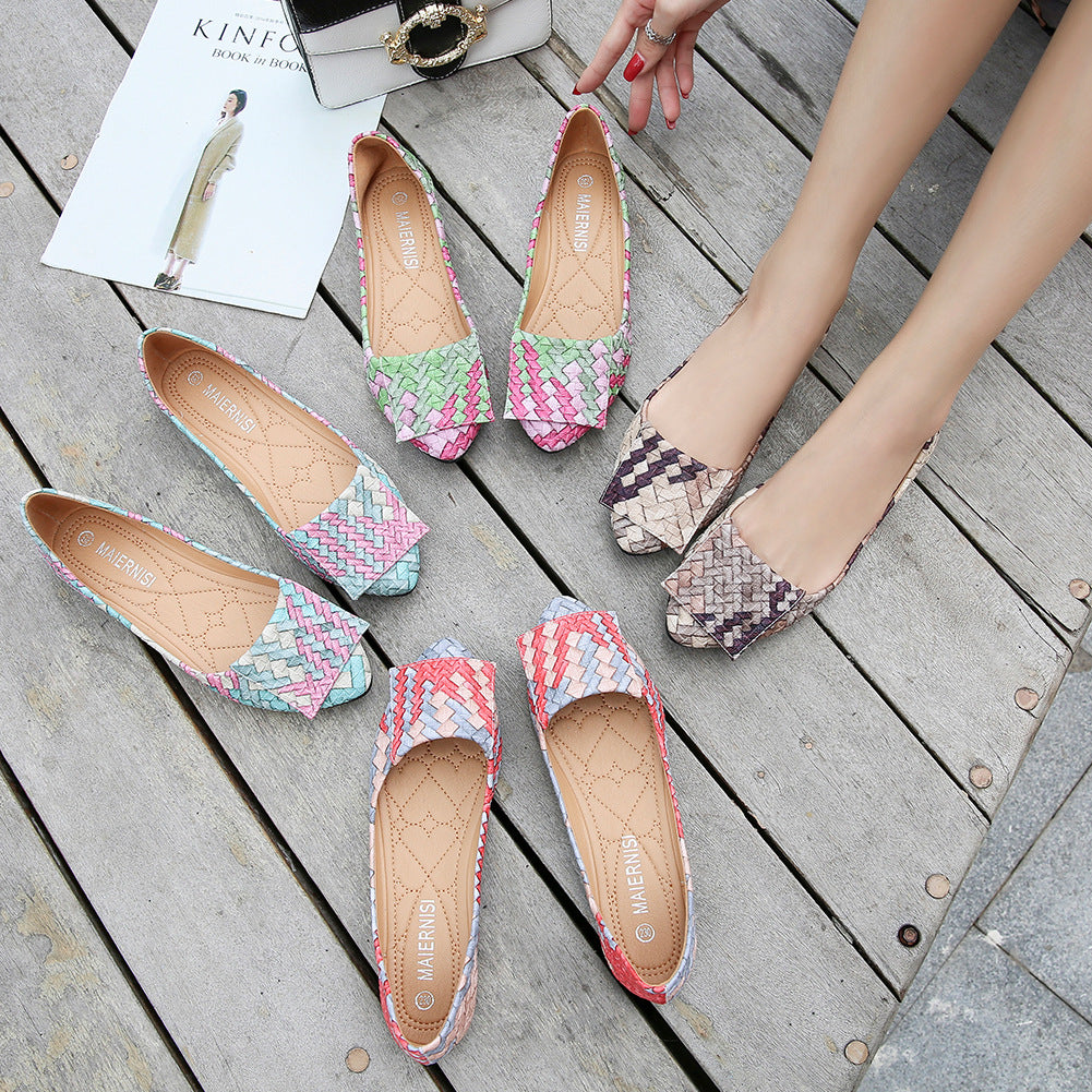 Women's Low-Cut Flat Shoes – Lattice Pattern
