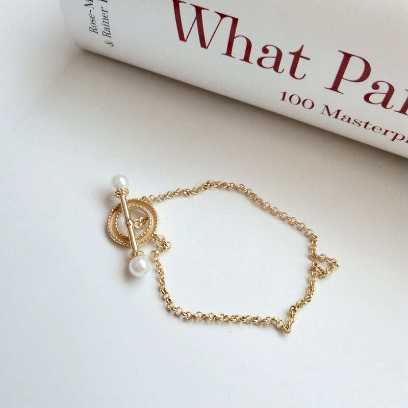 Women's Pearl Clasp Bracelet – Gold Tone
